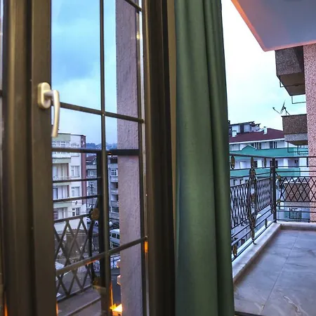White Golden Apartmanhotel