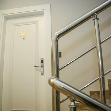 White Golden Apartmanhotel